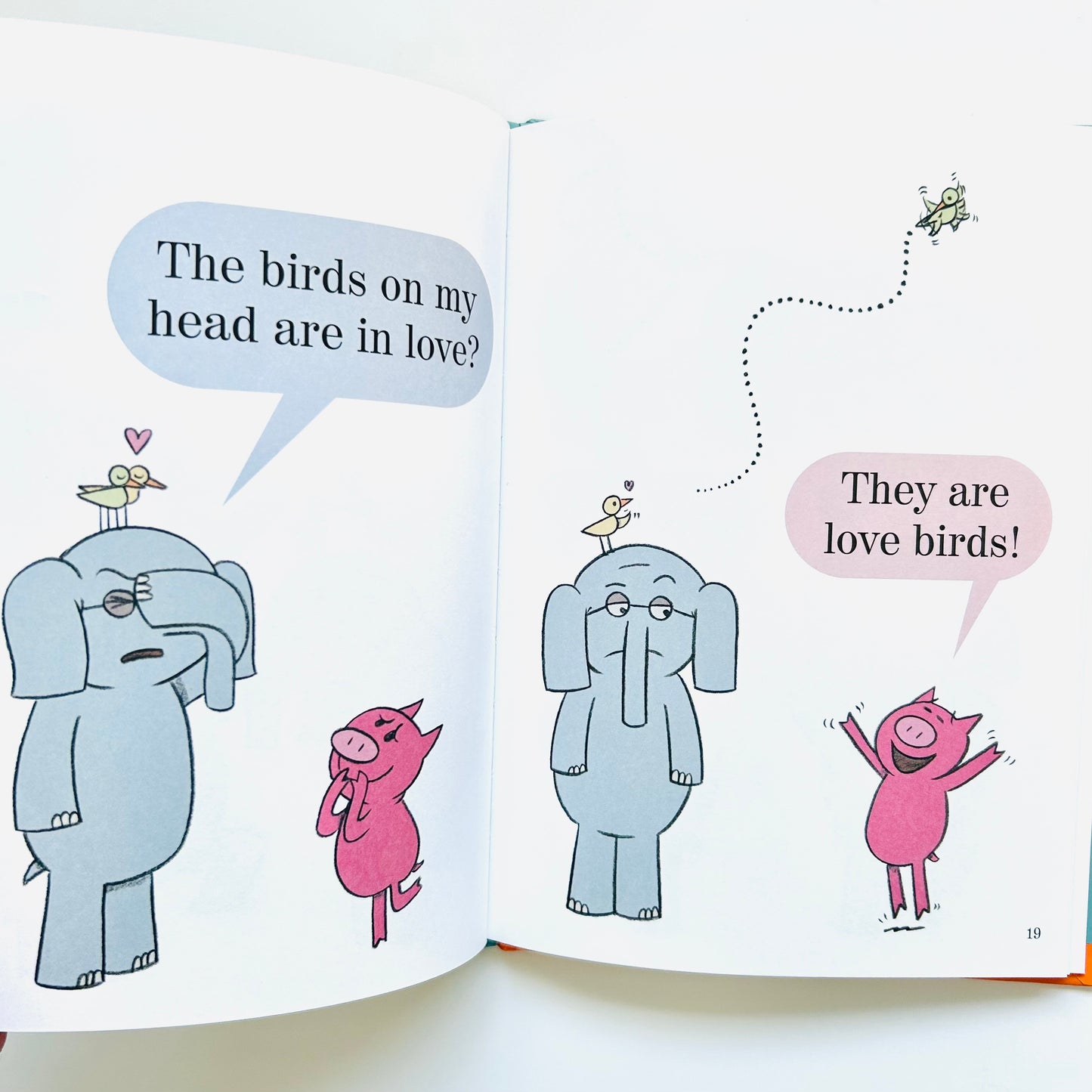 There Is a Bird On Your Head! An Elephant and Piggie Book