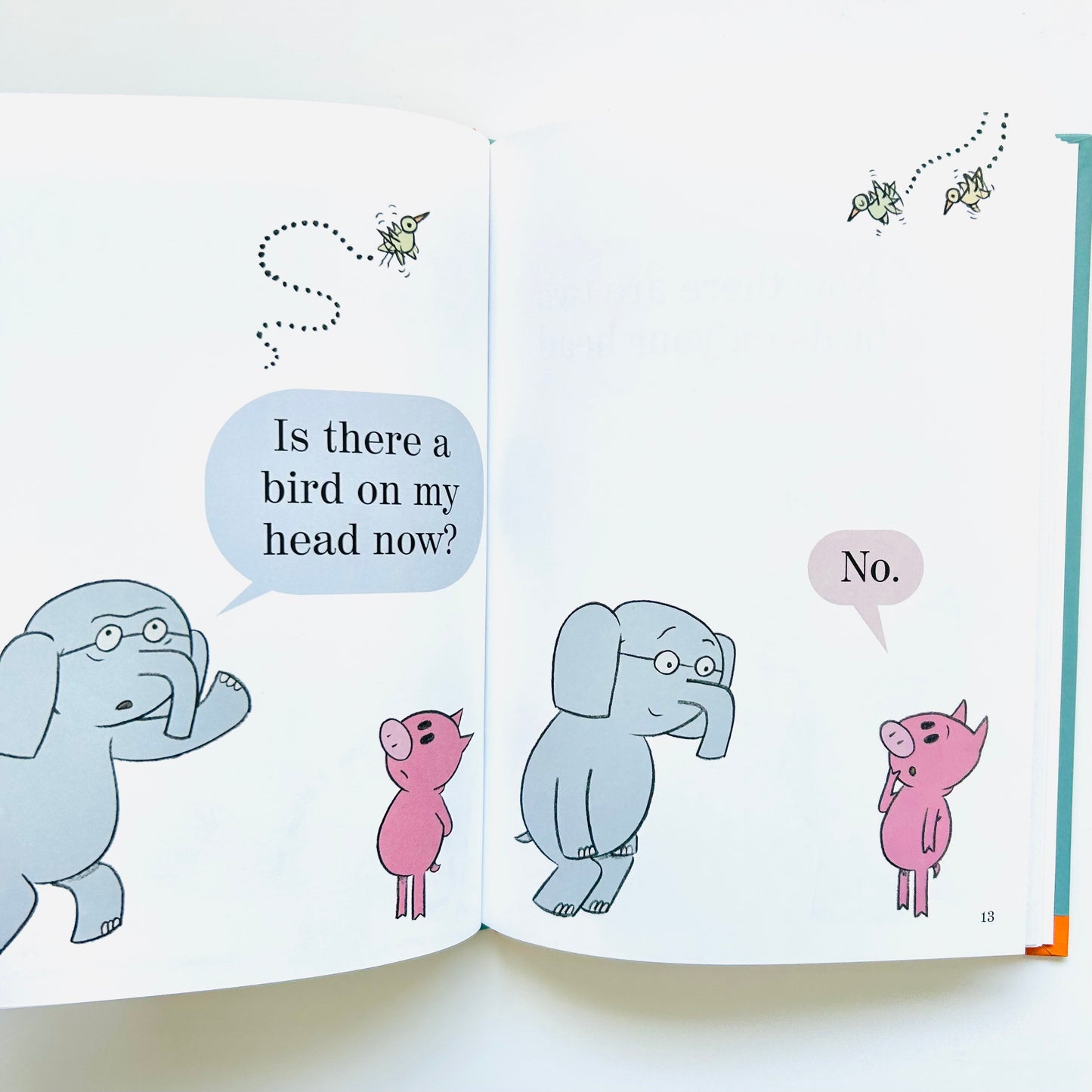 There Is a Bird On Your Head! An Elephant and Piggie Book